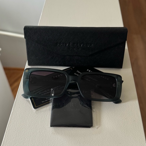 Brand new”Prive Revaux”Unisex sunglasses.(Case,washcloth included).Color-black🖤 - Picture 6 of 16
